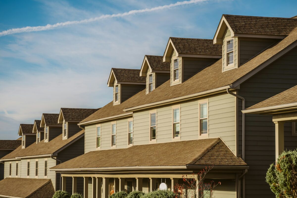 Choosing Asphalt Shingle Roofing in Tampa’s Coastal Climate